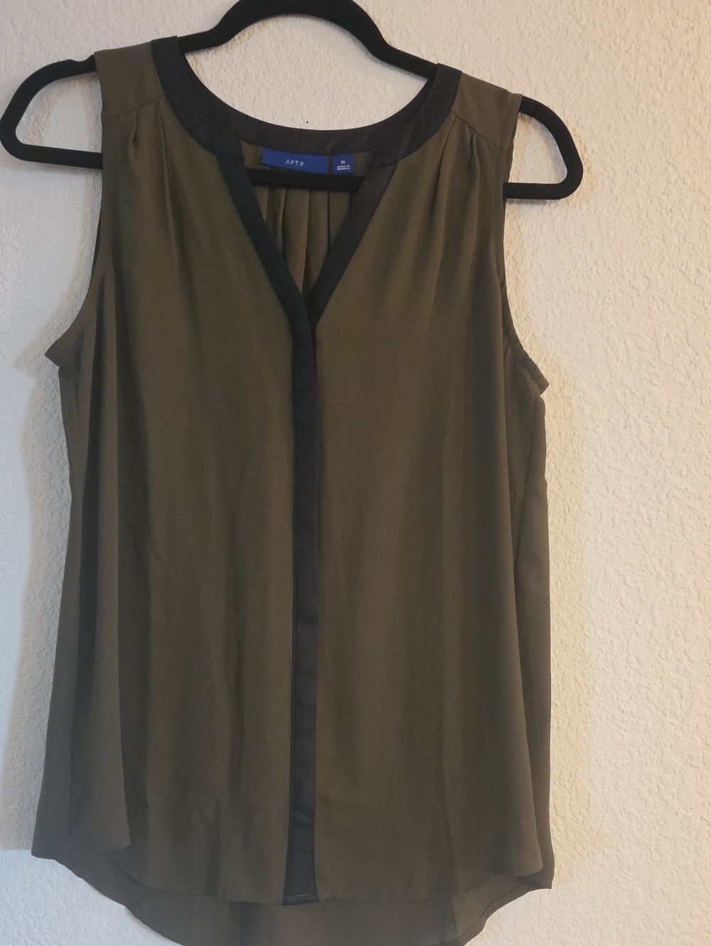Apt. 9 Olive Green Sleeveless V-Neck Camisole with Black Trim